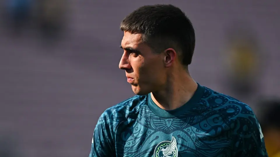 Alex Padilla en calentamiento previo a un partido de la Selección Mexicana | MEXSPORT