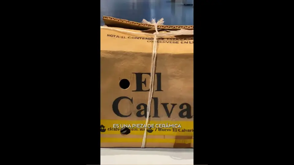 La obra alude así a procesos migratorios que ocurren en contextos de precariedad urbana y violencia / Especial