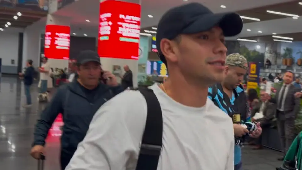 Hirving Lozano llegando a la Ciudad de México para reportar con el Tri | Juan Carlos Ibarrarán
