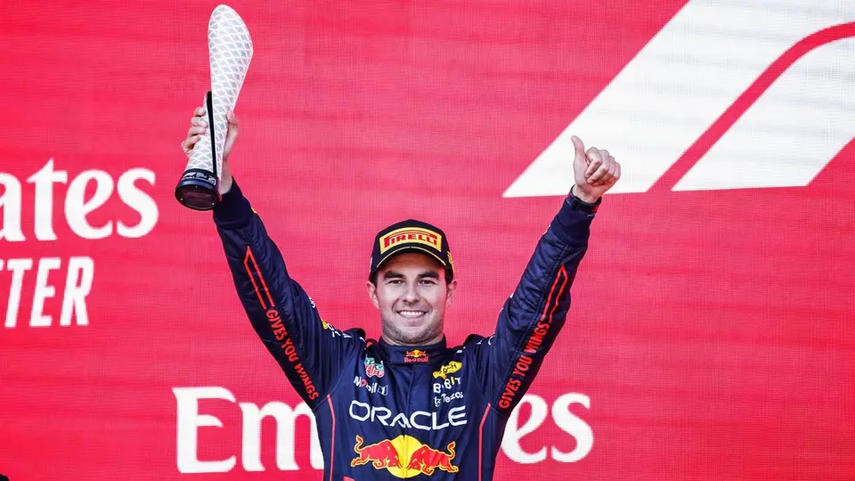 Checo Pérez en el podio del Gran Premio de Azerbaiyán en 2022 | MEXSPORT