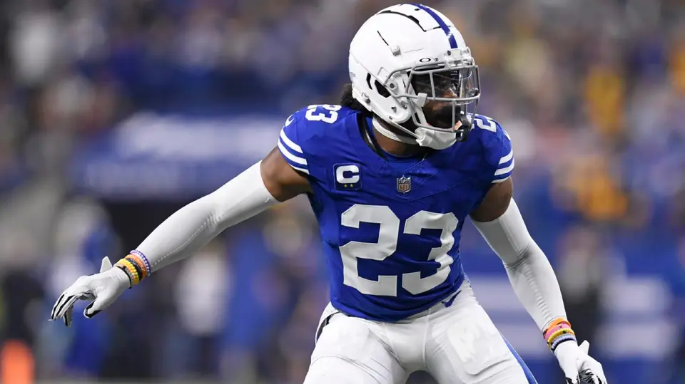 Kenny Moore es un defensivo sólido en el perímetro | Especial