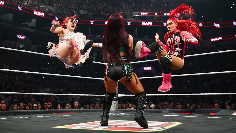 Iyo Sky vs La Catalina vs Roxanne Pérez | wwe.com