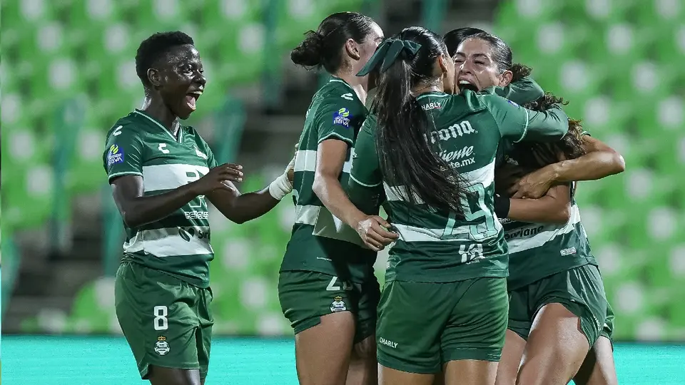 Santos celebrando una anotación de Sasha Pickard ante Cruz Azul | IMAGO7