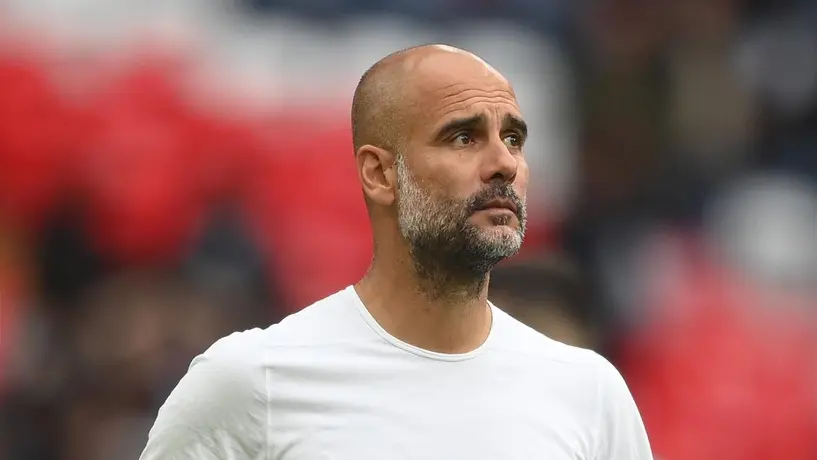 Video: Pep Guardiola huyó de un fan que le quería ‘robar’ su bicicleta