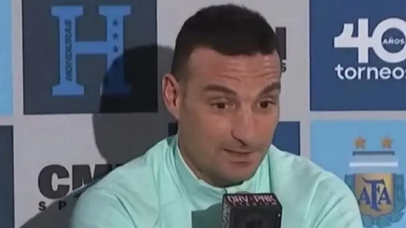 Lionel Scaloni, sorprendido ante la escasez de estampas Panini del mundial de Qatar