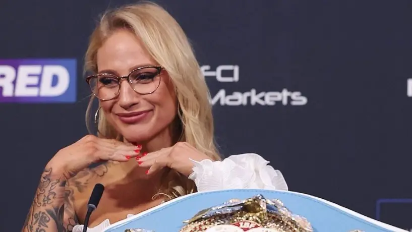 Boxeadora anuncia entrada a Onlyfans al quedar en lencería en pesaje