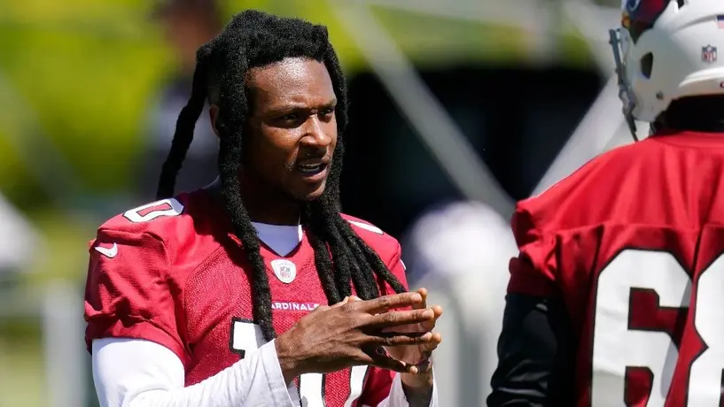 NFL: DeAndre Hopkins regaló agua helada en Arizona tras ola de calor
