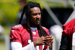 NFL: DeAndre Hopkins regaló agua helada en Arizona tras ola de calor