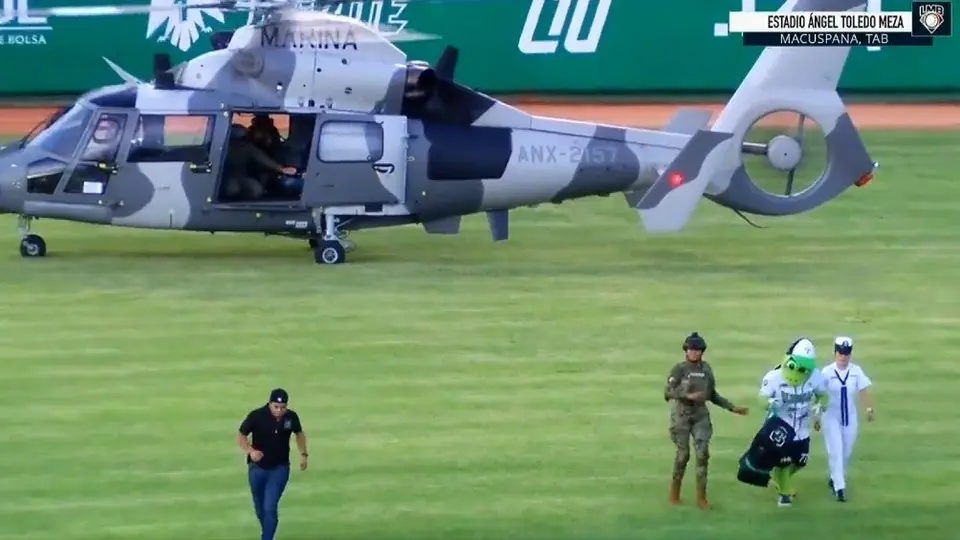 LMB: 'Pochichoco' hizo entrada triunfal en helicóptero de la Marina