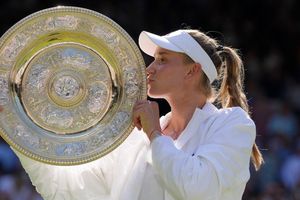 Wimbledon: Elena Rybakina se llevó el título tras derrotar a Ons Jabeur