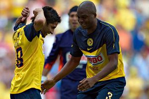 Ángel Reyna reveló pelea a golpes con Aquivaldo Mosquera: 'Le di un madra... en la quijada'