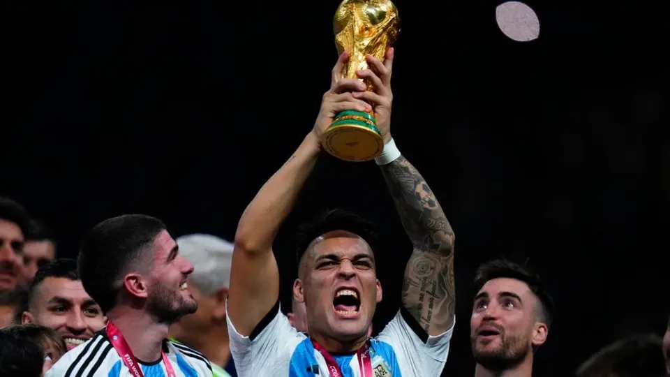 Lautaro Martínez le dedica el título a sus familiares: "Recorrieron todo el mundo para verme"