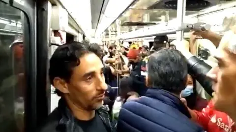 GP de México: Fernando Arce llegó en Metro para apoyar a Checo Pérez