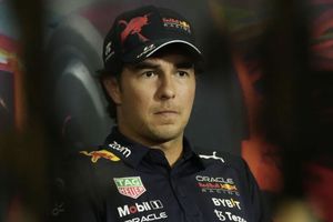 Fórmula 1: Checo Pérez pierde cinco lugares por nuevo cambio de motor