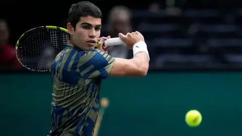 Carlos Alcaraz: Abandonó el Masters 1000 de París por lesión