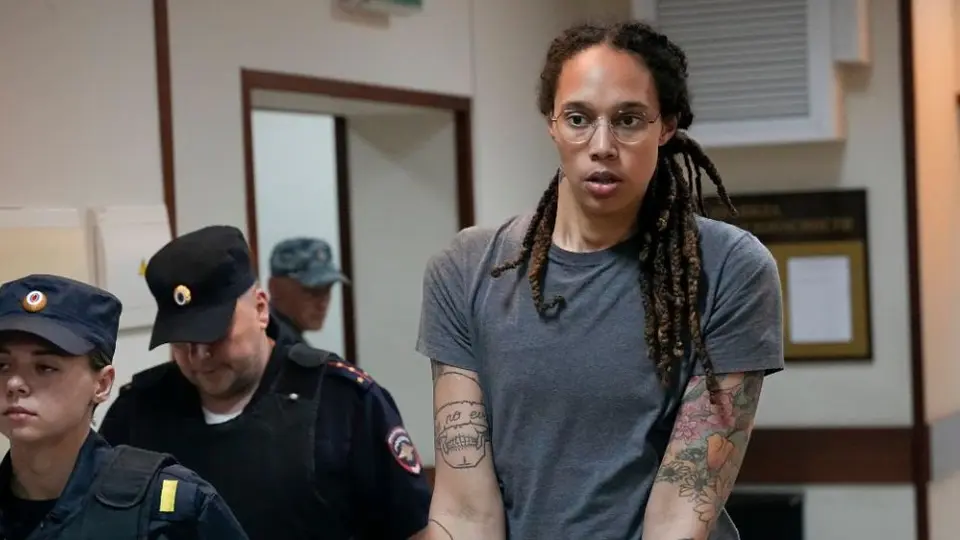 Brittney Griner: Sentenciada a nueve años de prisión por posesión y trasiego de drogas