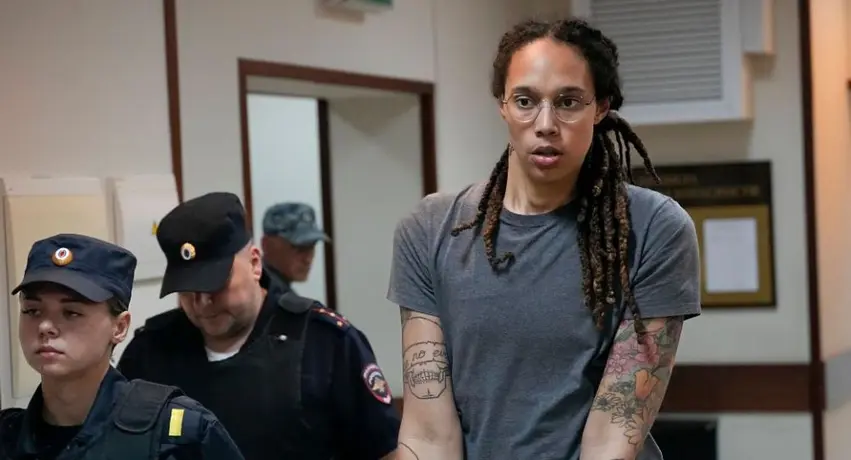Brittney Griner: Sentenciada a nueve años de prisión por posesión y trasiego de drogas