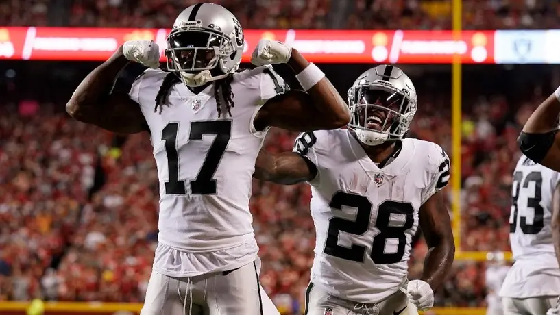 NFL: Camarógrafo denunció a Davante Adamas por empujón tras el Raiders vs Chiefs