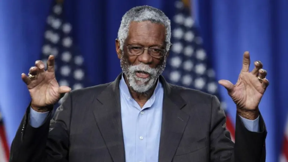 Celtics: Homenajeó a Bill Russell pintando la duela del TD Garden