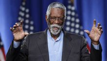 Celtics: Homenajeó a Bill Russell pintando la duela del TD Garden