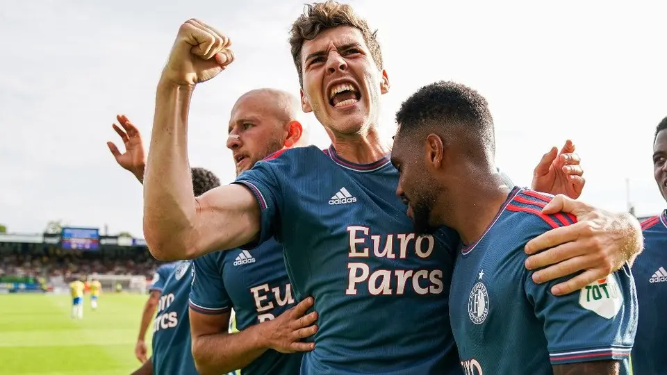 Santiago Giménez: Feyenoord venció al Waalwijk por la mínima y consiguió su segunda victoria