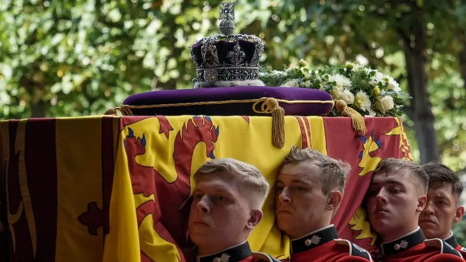 Reina Isabel II: Fila para ver el féretro es digna de Su Majestad, La Reina