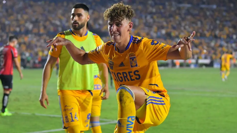 Tigres: Igor Lichnovsky compartió tiempo con vendedores ambulantes y ‘regaló’ fotos