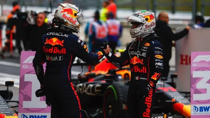 F1: Fans abuchearon y señalaron de 'tramposos' a Checo Pérez y Max Verstappen