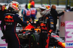 F1: Fans abuchearon y señalaron de 'tramposos' a Checo Pérez y Max Verstappen