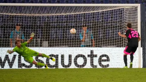 Santiago Giménez: Feyenoord, por su primera victoria en la Europa League