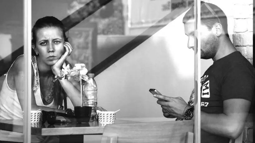 Stashing: ¿Por qué mi pareja no comparte nada sobre nuestra relación en redes sociales?
