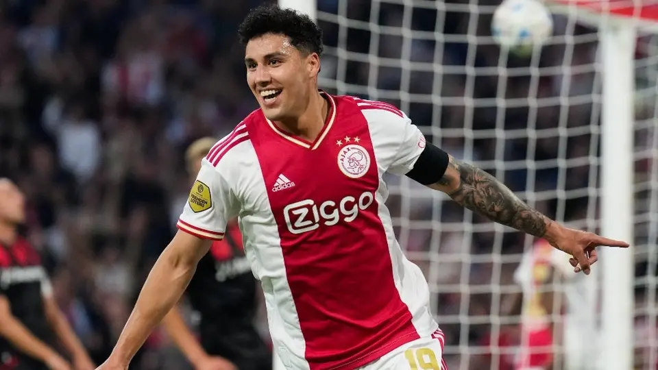 Jorge Sánchez: Dio asistencia en la goleada de Ajax sobre Heerenveen; Edson salió de cambio