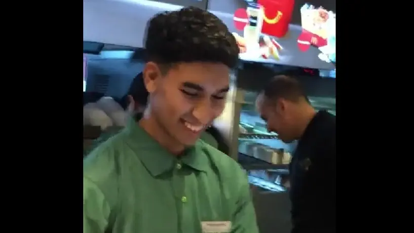 Qatar 2022: 'Achraf Hakimi' fue ovacionado mientras trabajaba en Mc'Donalds