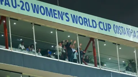 Tigres del Norte, presentes en vestidores del Tri Sub 20 Femenil durante festejos