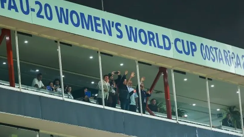 Tigres del Norte, presentes en vestidores del Tri Sub 20 Femenil durante festejos