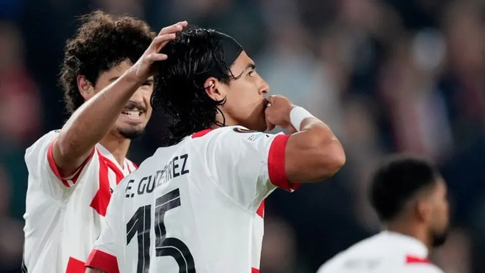 PSV: Erick Gutiérrez abrió el marcador ante Zurich en la Europa League