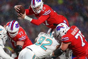NFL: Bills se imponen a Dolphins con juegazo de Josh Allen bajo la nieve