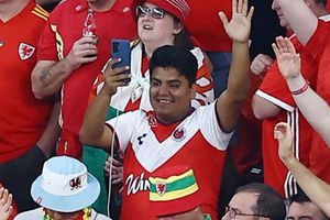 Qatar 2022: Aficionado del Veracruz se 'coló' entre la porra de Gales