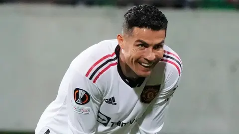 Video: Cristiano Ronaldo fue sorprendido por niño que logró burlar la seguridad para conocerlo