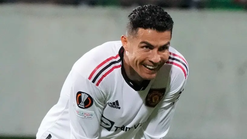 Video: Cristiano Ronaldo fue sorprendido por niño que logró burlar la seguridad para conocerlo