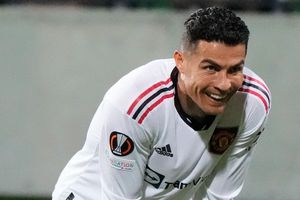 Video: Cristiano Ronaldo fue sorprendido por niño que logró burlar la seguridad para conocerlo