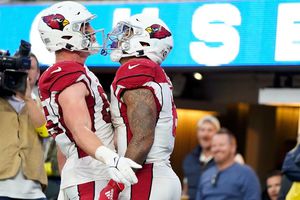 NFL: McCoy y Conner guían a Cardinals a vencer 27-17 a Rams