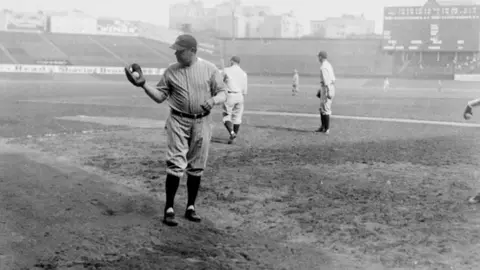 MLB: Guante de Babe Ruth rompe récord de venta en subasta