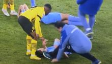 Bundesliga: Médico del Bochum resbaló y pateó a un jugador de su equipo