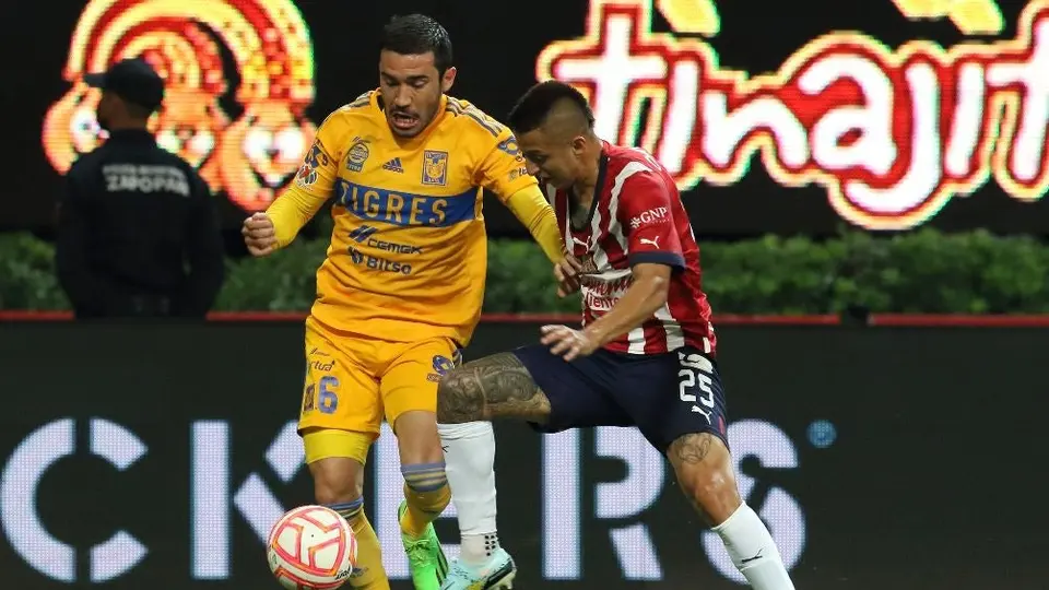 Chivas vs Tigres: Juan Pablo Vigón tocó parte íntima de Roberto Alvarado