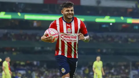 Chivas: Cadena explicó el cambio de Alexis Vega durante el Clásico Nacional