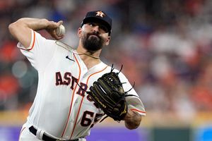 José Urquidy: Séptima victoria de la temporada para el mexicano