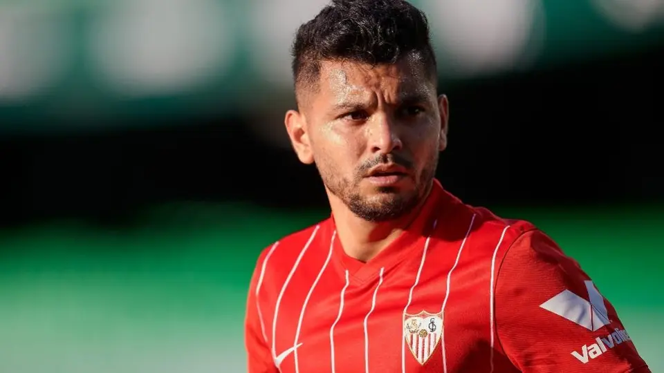 Tecatito Corona se sometió a una operación más en el tobillo