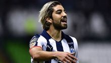 Rodolfo Pizarro visitó al Papa Francisco y le regaló la playera de Rayados