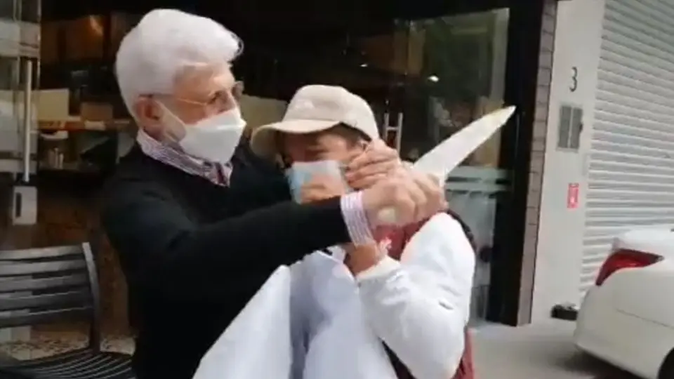 CDMX: Padre de Mauricio Tabe amenazó con cuchillo tras suspensión de su taquería